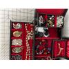 Image 2 : JEWELRY BOX AND CONTENTS