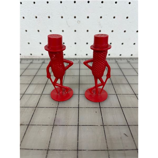 VINTAGE MR PEANUT SALT AND PEPPER SHAKERS