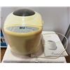 Image 1 : Toastmaster Bread Maker with Book