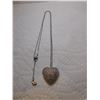 Image 2 : 422.  SWAROVSKI CRYSTAL HEART PENDANT AND CHAIN