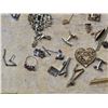 Image 3 : Lot of pins and earrings