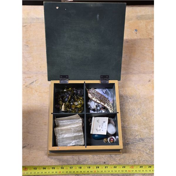 Jewelery box with contents