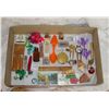 Image 1 : Flat Of Assorted Vintage Collectibles