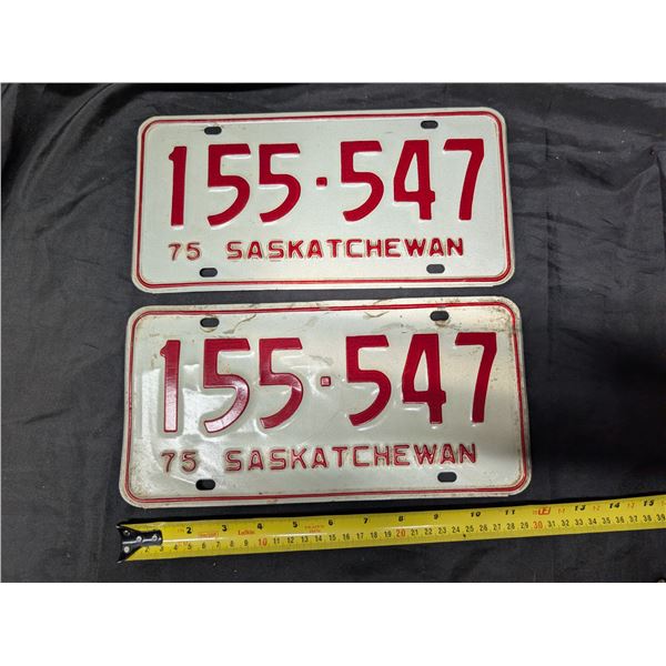 1975 Sask. Plate 155-547 (Pair).
