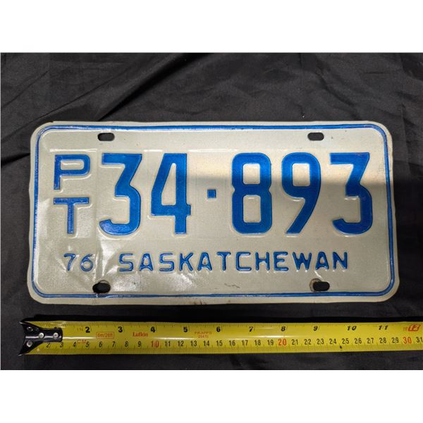 1976 Sask. Plate PT 34-893.