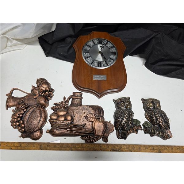 Lot of wall décor