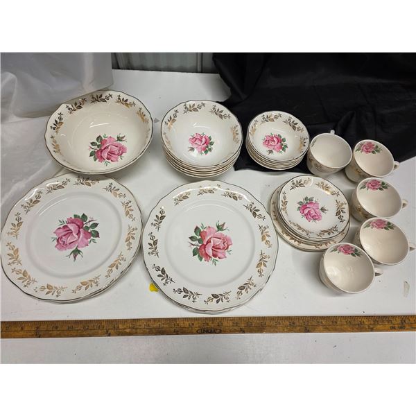 Set of confidence rose chinaware