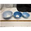 Image 1 : 3 Pyrex bowls
