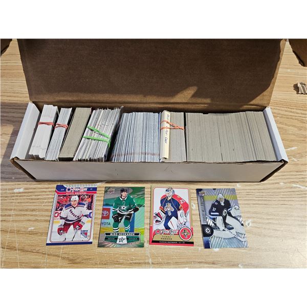 Lot of Assorted Hockey Cards