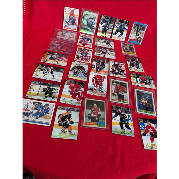 VINTAGE Hockey Cards 28