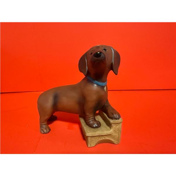 Franklin Mint 1987 porcelain Dachshund figurine from the "World of Puppies" collection