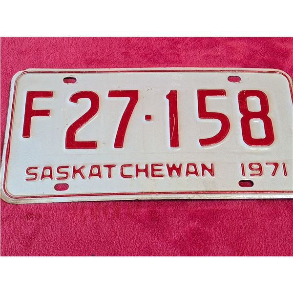 1971 SASKATCHEWAN FARM LICENSE PLATE