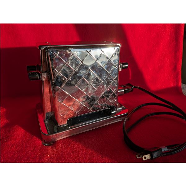 VINTAGE 1940'S TOASTER