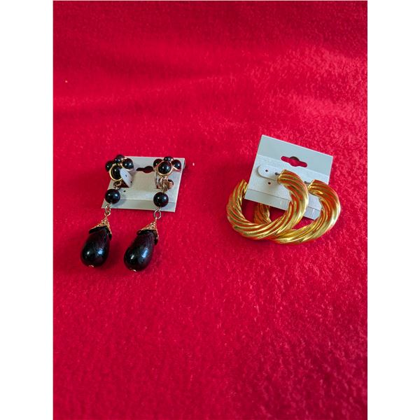 TWISTED GOLD COLOURED HOOP EARRINGS & VINTAGE 1950'S BLACK BEADED EARRINGS