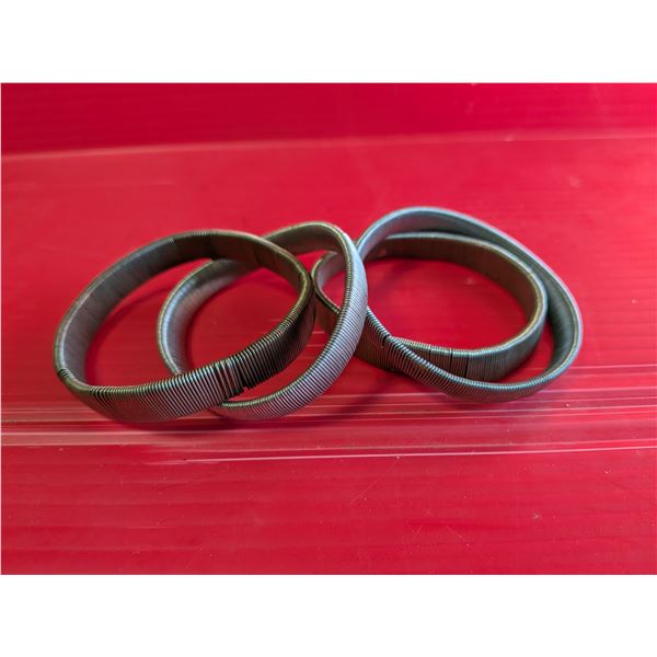 Elastic metal anti-slip shirt sleeve holders