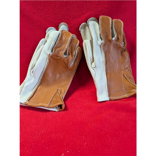 GREEN SAFETY SIZE 9 LEATHER GLOVES