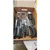Image 2 : ASSORTMENT OF FRYING PANS AND KITCHEN KNIVES