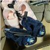 Image 2 : 11 PAIRS OF NEW SIZE 7/8Y SLIPPERS