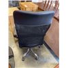 Image 2 : MODERN MESH BACK OFFICE CHAIR