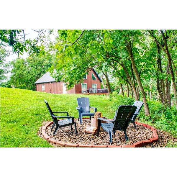 Weekend Getaway Cabin at Red Rock Lodge - Knoxville, IA