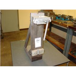 90 DEGREE ROUND BAR HOLDING FIXTURE