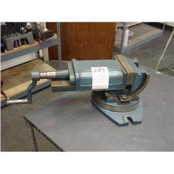 ANGULAR MILLING MACHINE VISE