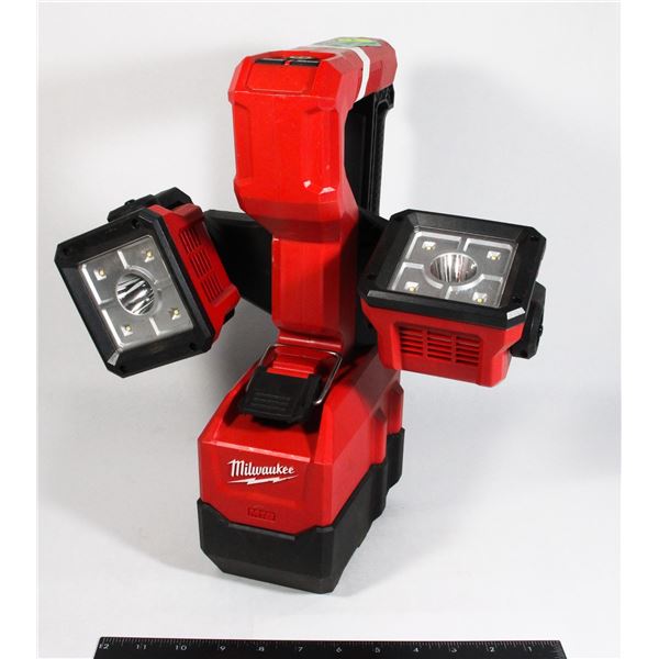MILWAUKEE M18 UTILITY BUCKET LIGHT