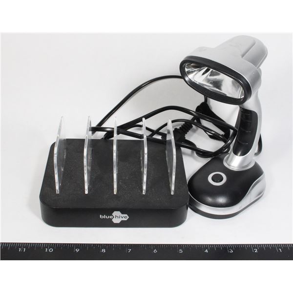 WIRELESS CHARGING STATION AND SMALL FLASHLIGHT