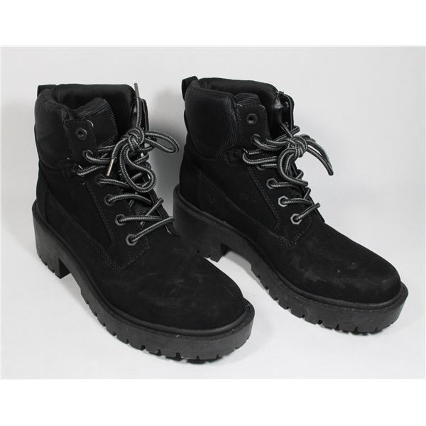 LIKE NEW KENDLL AND KYLII BLACK SUEDE STYLE BOOTS