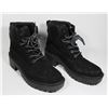 Image 1 : LIKE NEW KENDLL AND KYLII BLACK SUEDE STYLE BOOTS