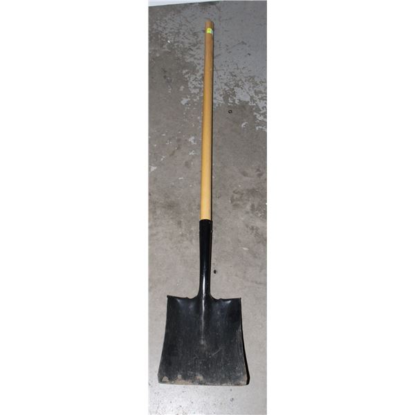 WOOD HANDLE FLAT SHOVEL