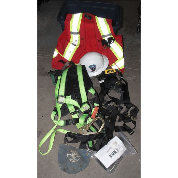 LOT OF USED SAFETY HARNESSES AND OTHER WORK GEAR