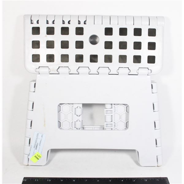 FOLD UP STEP STOOL