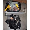 Image 1 : TOTE OF MISC ITEMS INCLUDING HOSE NOZZLE AND