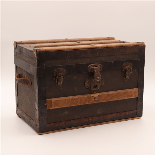 Small Cabin / Traveller’s Trunk with Wallpaper Interior & Lift-out Tray