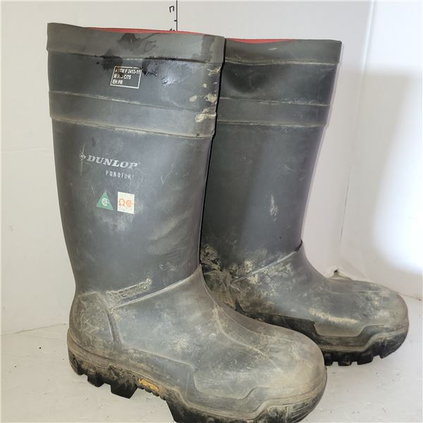 Pair of Mens Steel Toed Dunlop Rubber Boots - Size 11/12