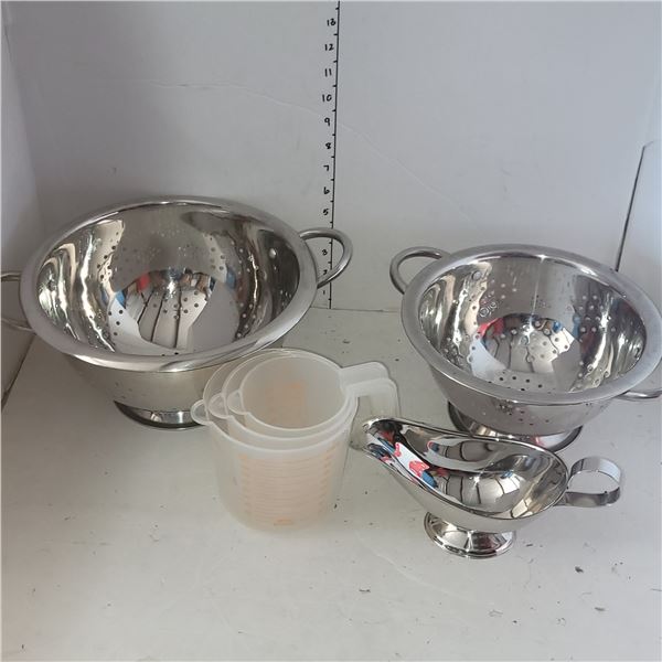 Set of 2 New Corrianders, Metal Gravy Boat & 3 New Measuring Cups
