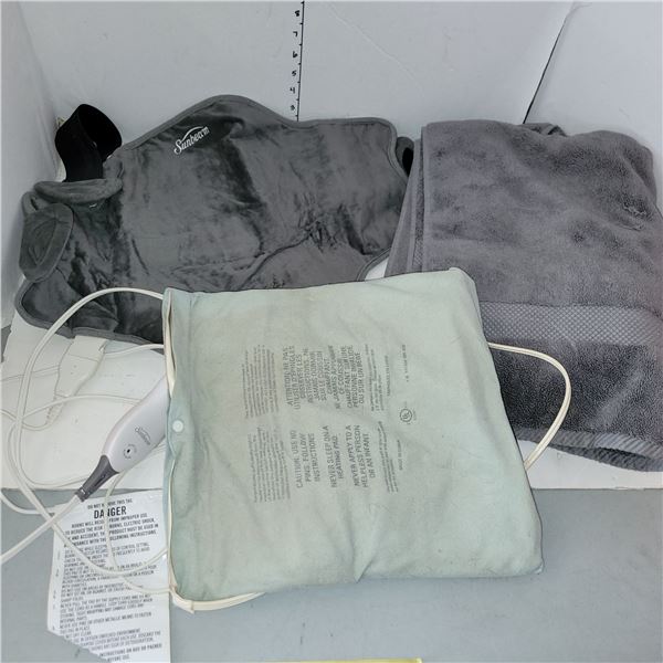 Lot of 2 Heating Pads & 1 Bath Towel