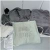 Image 1 : Lot of 2 Heating Pads & 1 Bath Towel