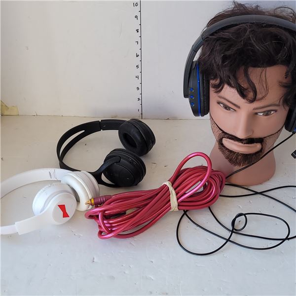 Pink Video cord + 3 Sets of Headphones