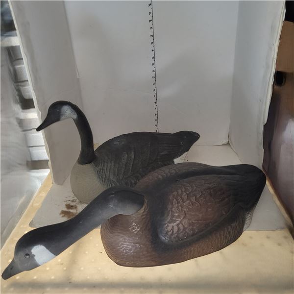 Nice Lot of 17 Canada Goose Stackable Decoys | Comes w/ Sticks in a Burlap Bag