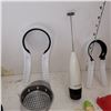 Image 3 : Estate Kitchen Lot w/ Working Milk Frother