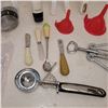 Image 6 : Estate Kitchen Lot w/ Working Milk Frother