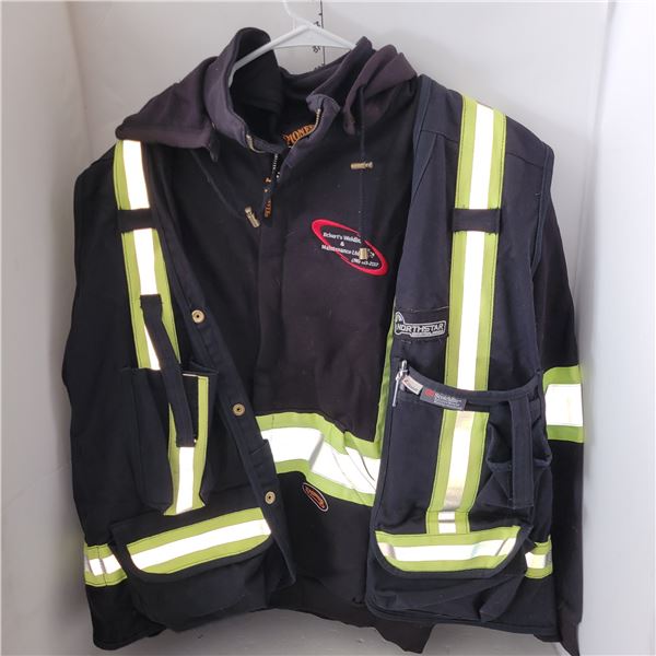 Winter Pioneer Storm Master FR Jacket w/ Reflective Vest - Sz Large will need a cleaning