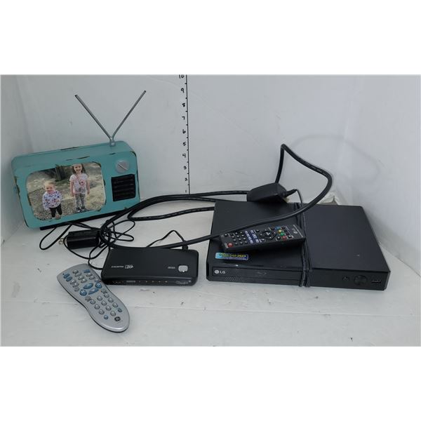 Small Hoome Entertainment Estate Lot - Retro TV Photo frame, Blu-Ray Player, Rocketfish w/ Remotes