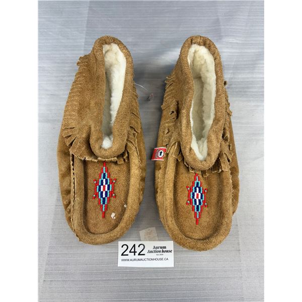 Very Nice Ladies Beaded Leather Moccasins Lined