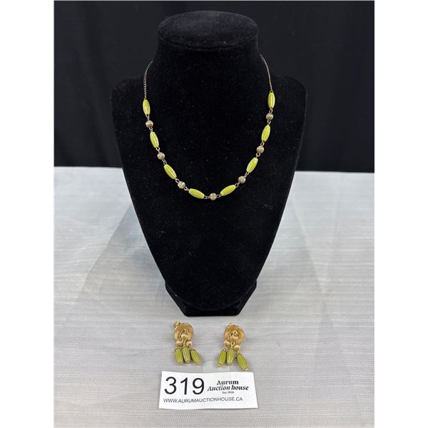 Antique Vintage Green Bakelite Lucite Necklace Matching Earrings C.1940s