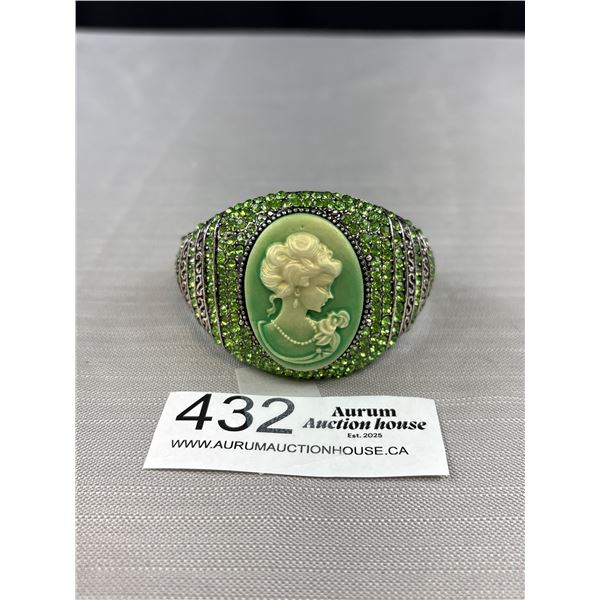 vintage Pendant Green stoen cuff