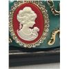 Image 2 : Lucite w/ Cameo Hinged Cuff Bangle