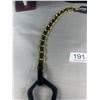 Image 2 : Huge Black Bakelite or Lucite Necklace